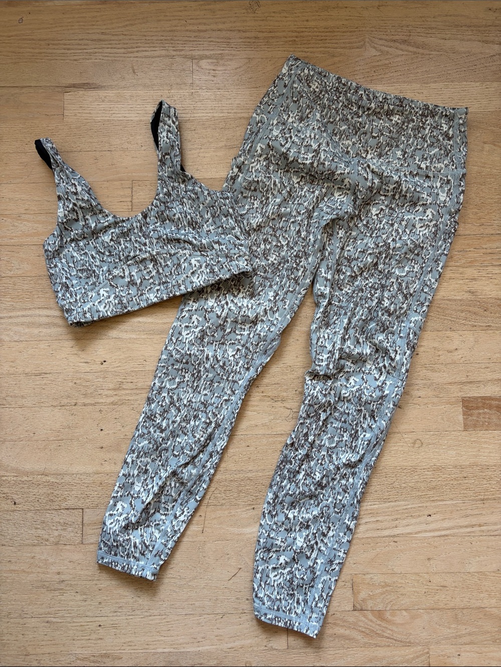 Varley matching set sports bra size small leggings pockets medium